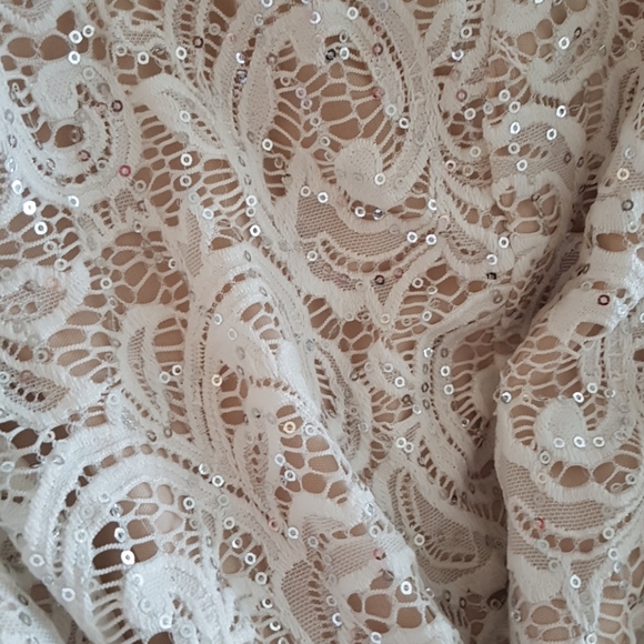 Beautiful Dress - Picture 3 of 4